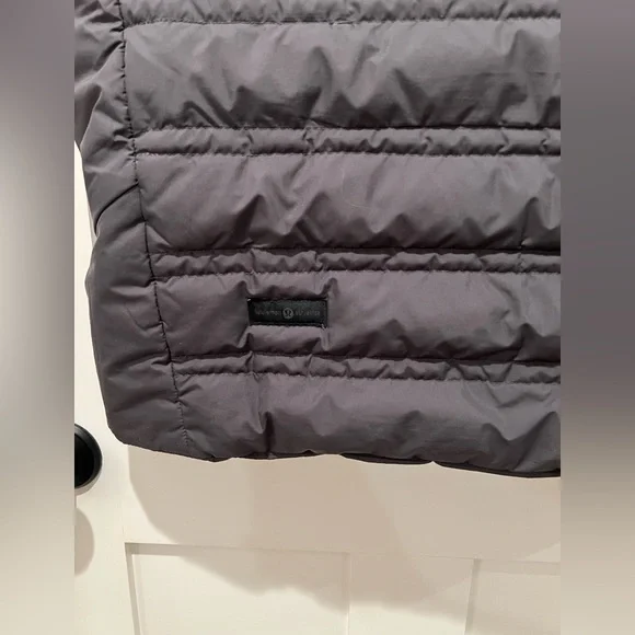 Lululemon Reversible Down Vest Palm Deco Grey- Men’s XL NWOT - Picture 5 of 9